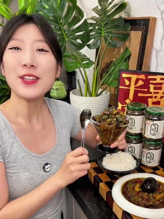 天热每天吃饭你没胃口，那您就试试这个川娃子皮蛋辣椒酱