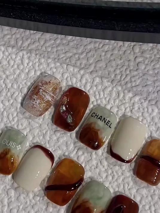 咖色小香风 美甲图片 穿戴甲