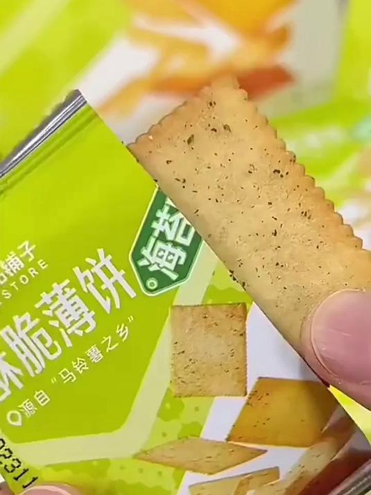 良品铺子薄脆饼干、海苔味