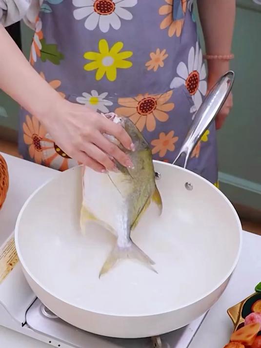 炒菜省油靠它！家用鹅卵石陶瓷锅，不粘卓越，健康新选择！