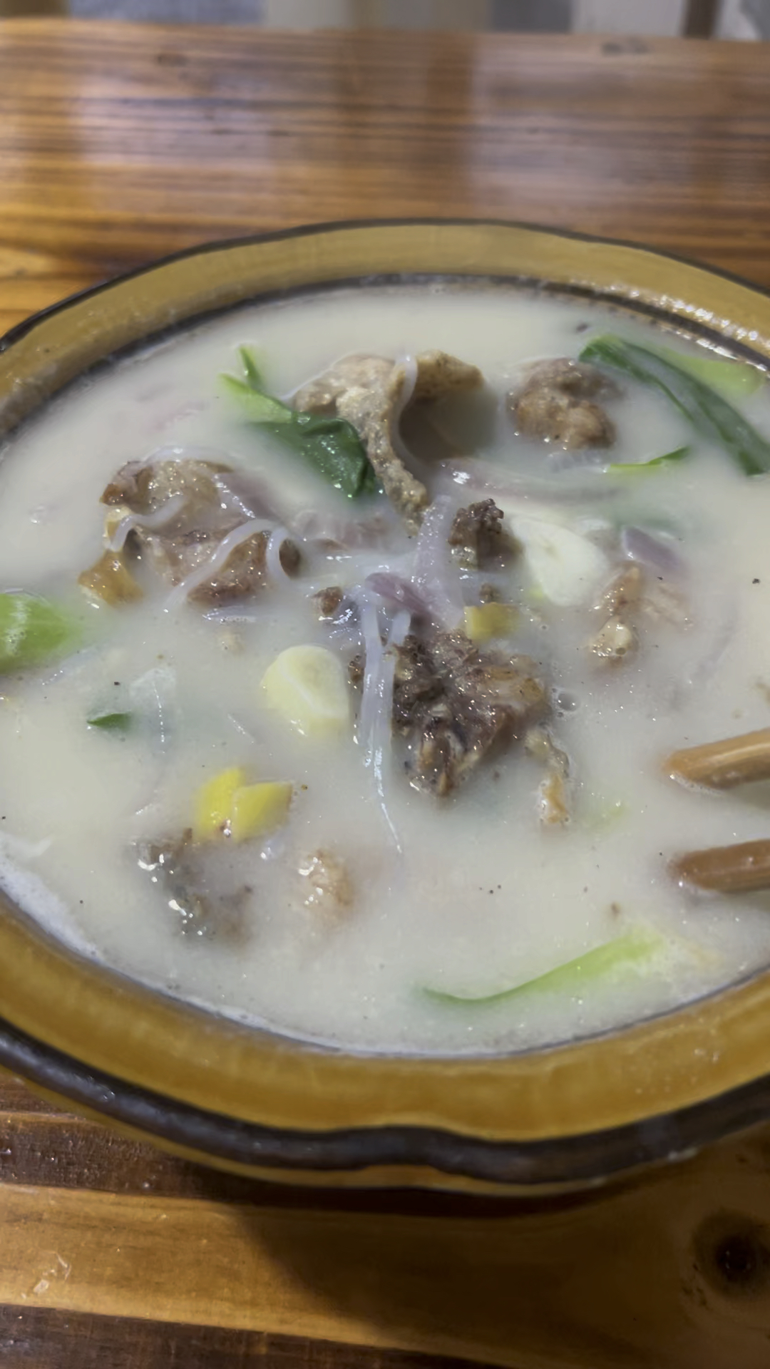 小城早餐最爱-鲶鱼粉:现杀的新鲜鲶鱼,光滑而韧性的米粉,价格实惠,免费凉拌海带丝
