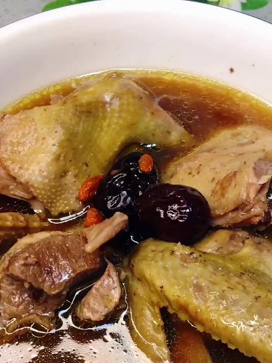 养生白鸽炖阿胶,气血、滋阴补肾、美容养颜,增强体质!