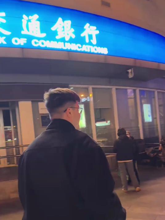 带外国对象在北京吃烤鸭结果他爱上了四季民福的烤吐司？