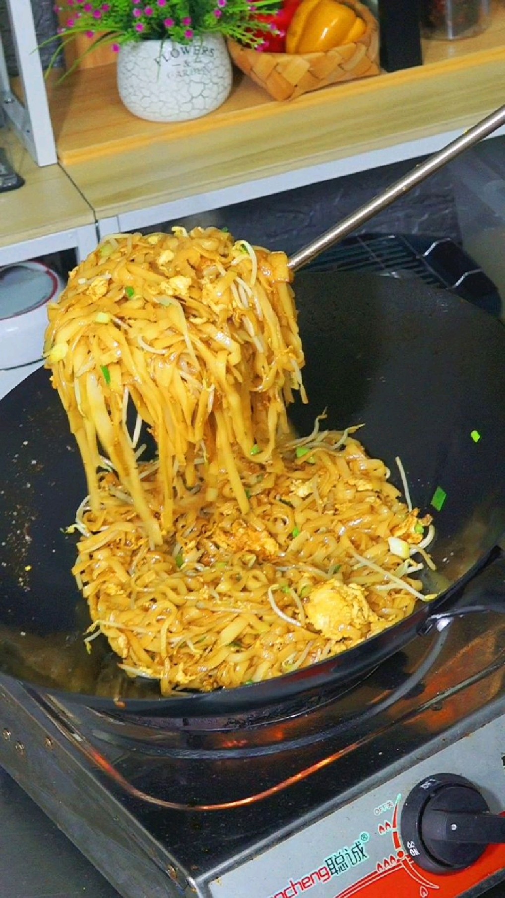 非常好吃的家常炒河粉,而且炒出来不粘锅。