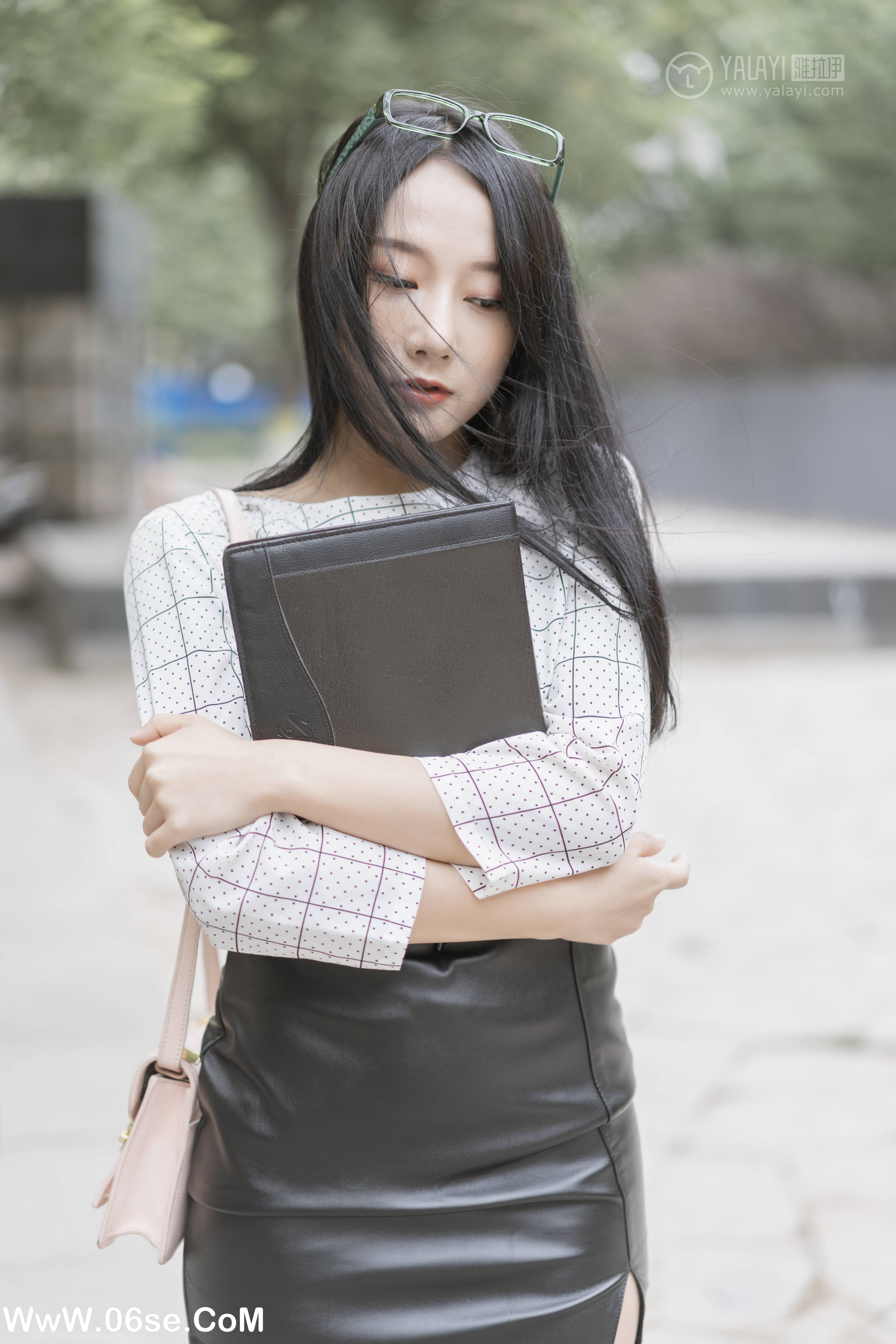 图片[25]-[YALAYI雅拉伊] No.322 女白领的私生活1 何嘉颖-六色网