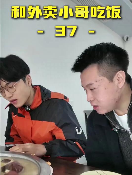 在日照东北菜馆,后厨比前厅大,提前离开学校小哥诉这些年的不易