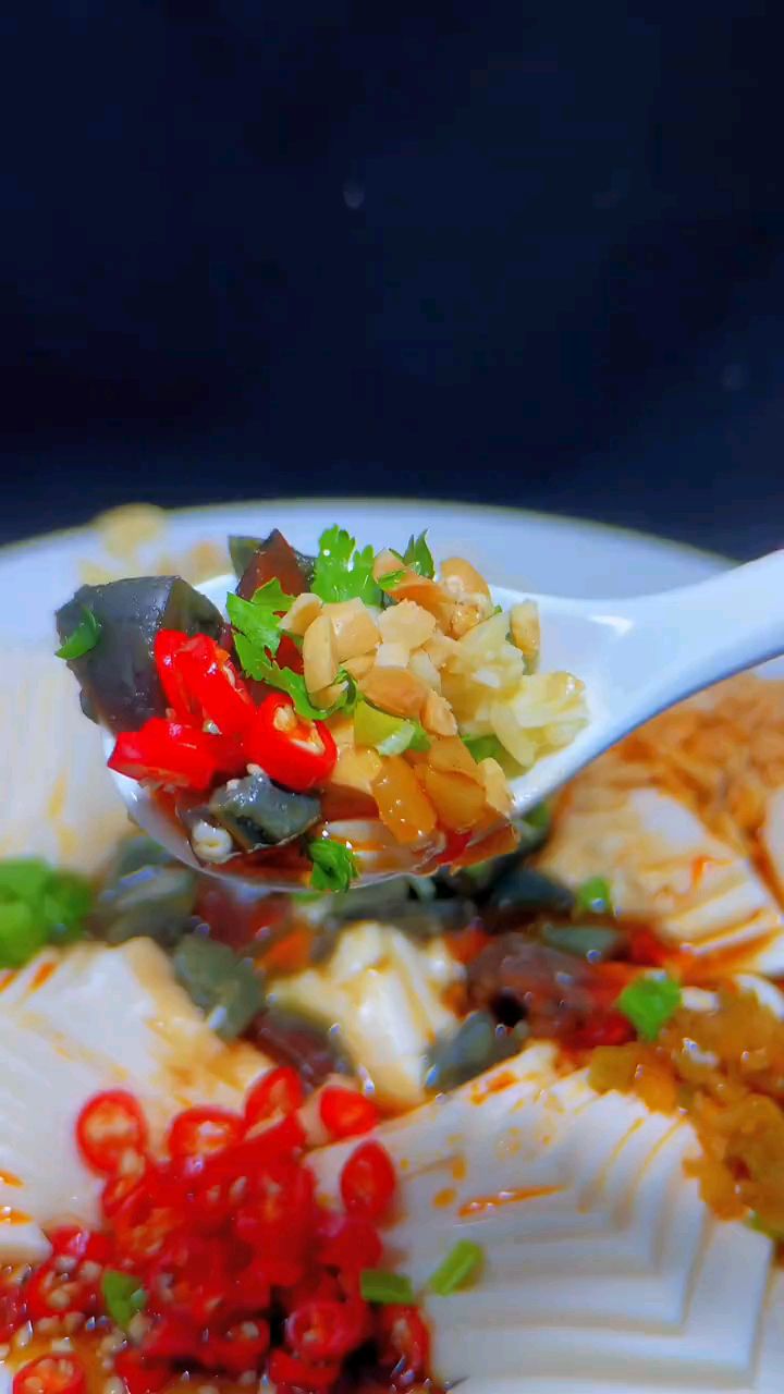 家常菜,皮蛋豆腐的做法