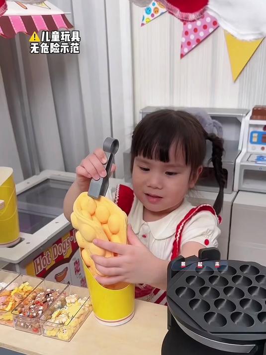 谁能拒绝一个冰淇淋鸡蛋仔～