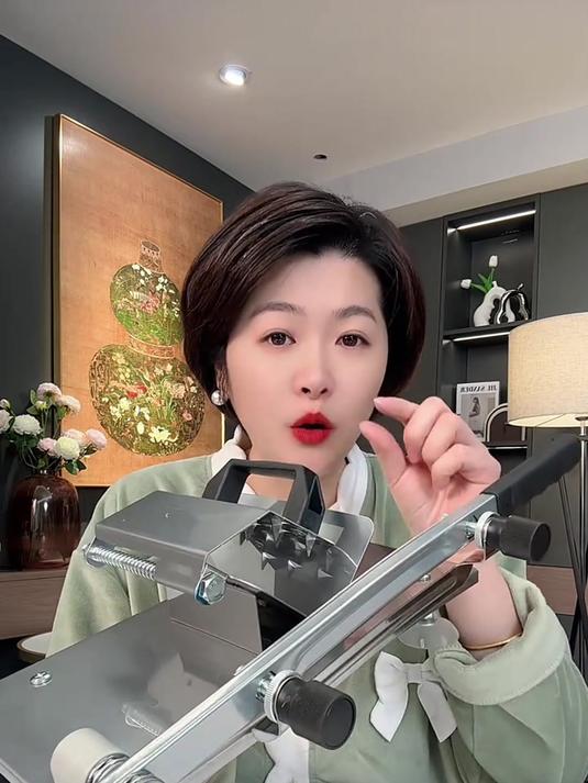 有了这个切肉机,轻松切片,一体成型,在家也能涮火锅