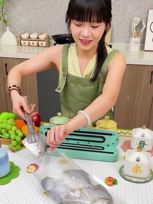 剩菜变质扔了太可惜?真空包装机来锁鲜,延长存放少浪费粮食
