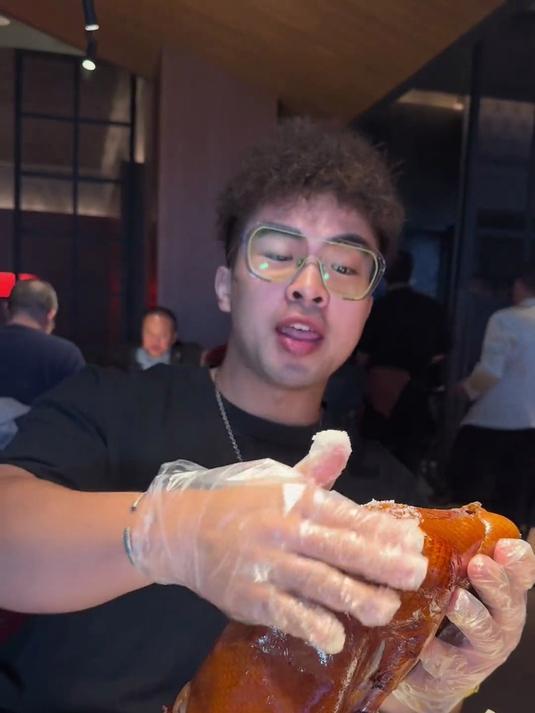 北京烤鸭，用潘宏爱玩狗的风格体验正宗北京烤鸭！
