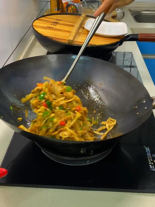 五花肉炒笋尖