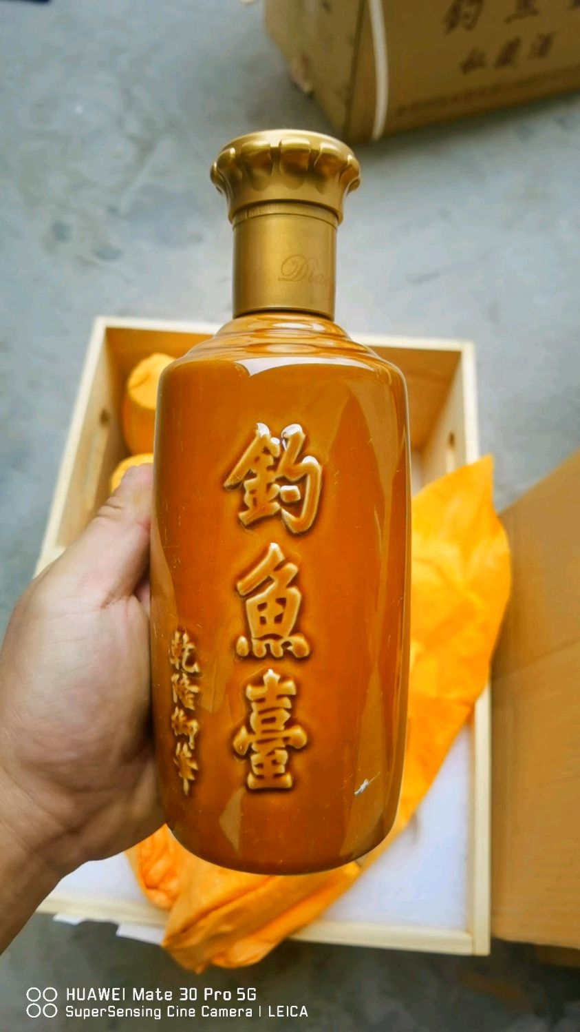 2014年2016年钓鱼台黄纸私藏酒到了点货,酒质比飞天茅台还好,存放10多年的老酒