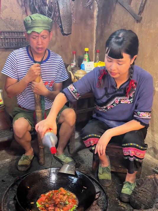 老公今天又想吃锅贴了，给他做道我们贵州的洋芋锅贴#我的乡村生活#