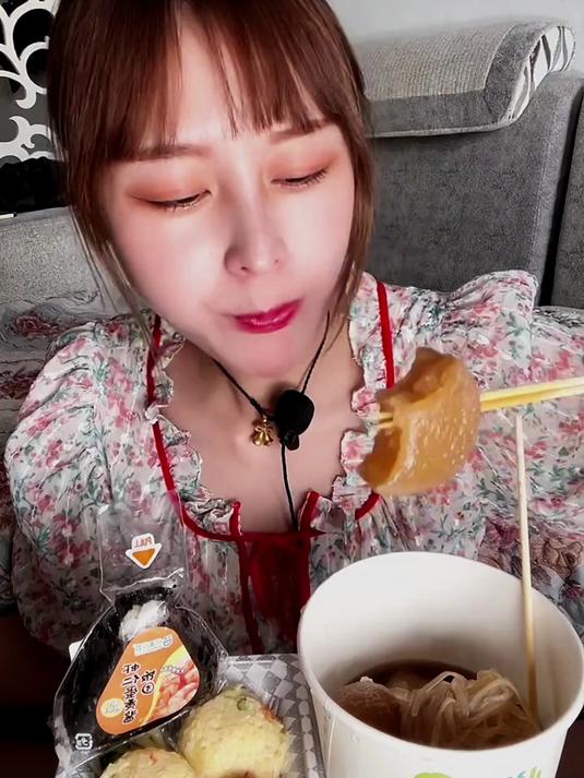 黏糊糊的肉串yyds!奥尔良烤鸡腿也是巨嫩 一顿下去超满足