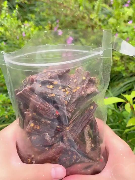 手撕牛肉干太赞!传统工艺卤制,肉香渗透每丝,吃着超过瘾