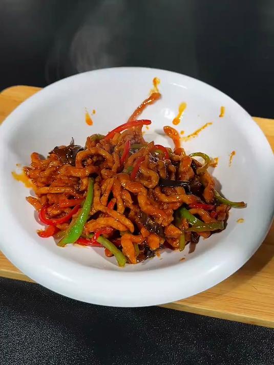 今天做了孩子们超喜欢的鱼香肉丝