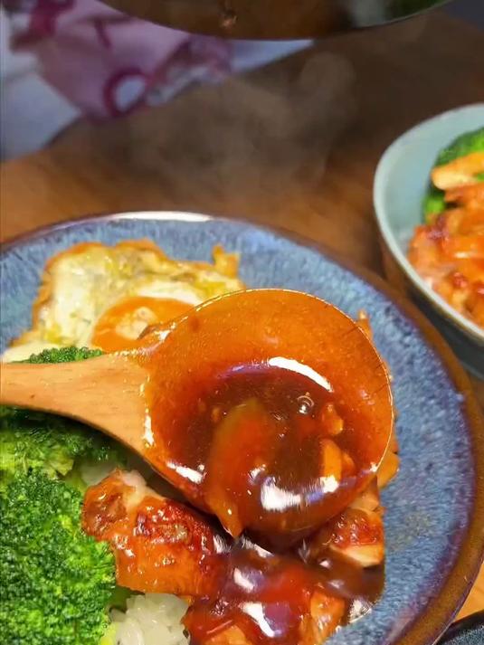 这么做香煎鸡腿饭，不仅鸡腿肉质嫩，味道香，也更健康！