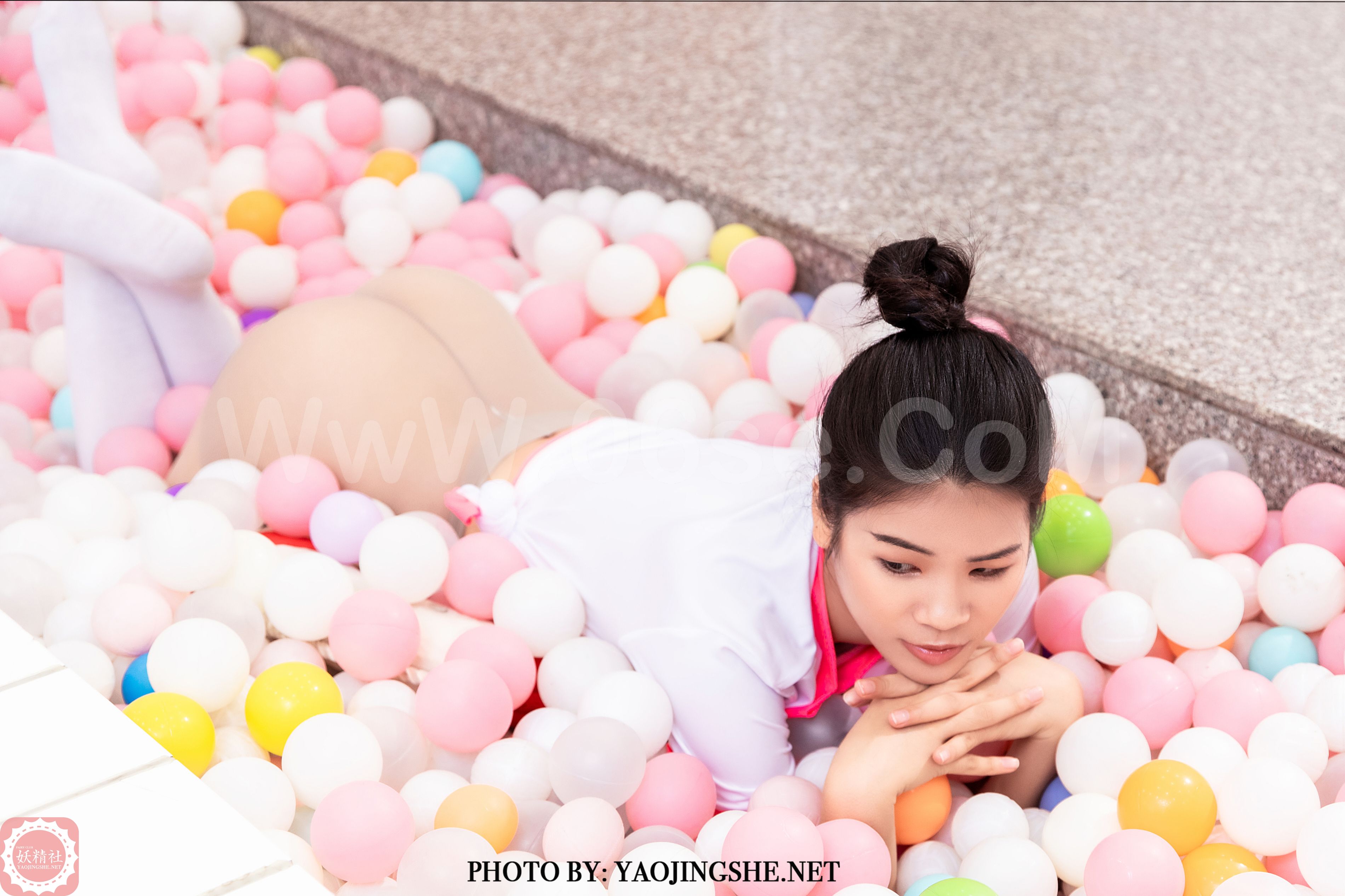 图片[27]-[YaoJingShe 妖精社] V2007《珍珍-彩球浴室》[55P361M]-六色网