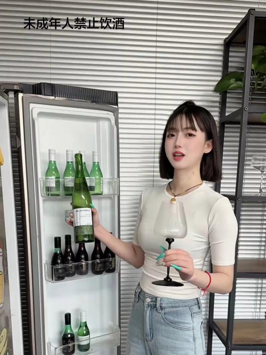 #白葡萄酒推荐#夏日微醺刚需！雷司令白葡萄酒，青苹果果香，冰镇更好喝，性价比拉满#微醺时刻