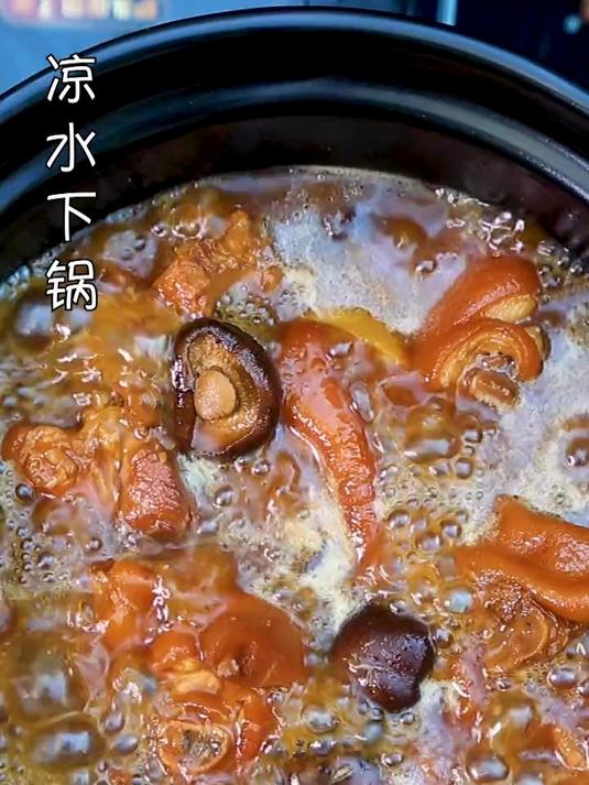 朋友们要的红烧猪蹄来了