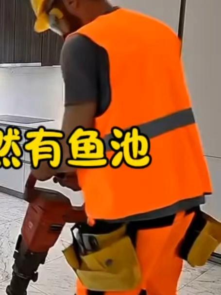 客厅里居然有鱼池