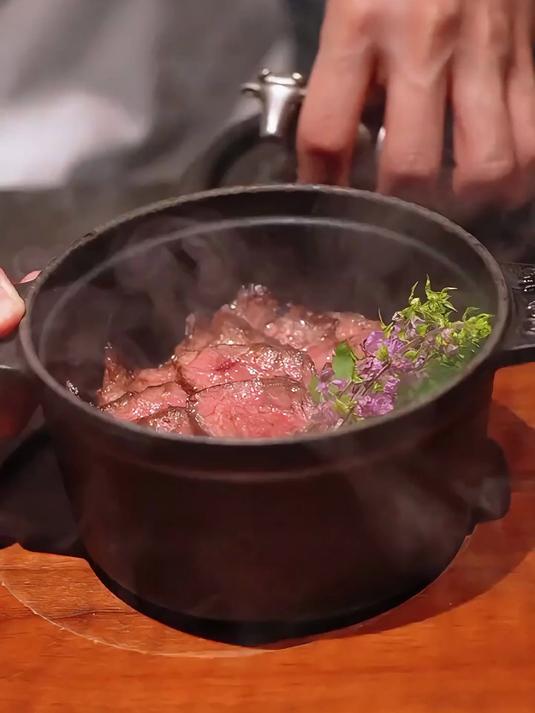 普通牛肉价格的100倍，日本和牛身上最贵的那块肉我来了