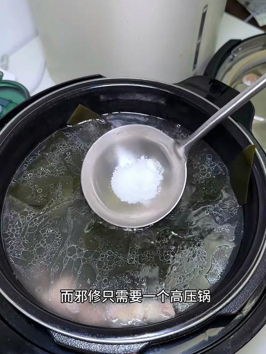 邪修教你做排骨汤这样做不油腻还很好喝!
