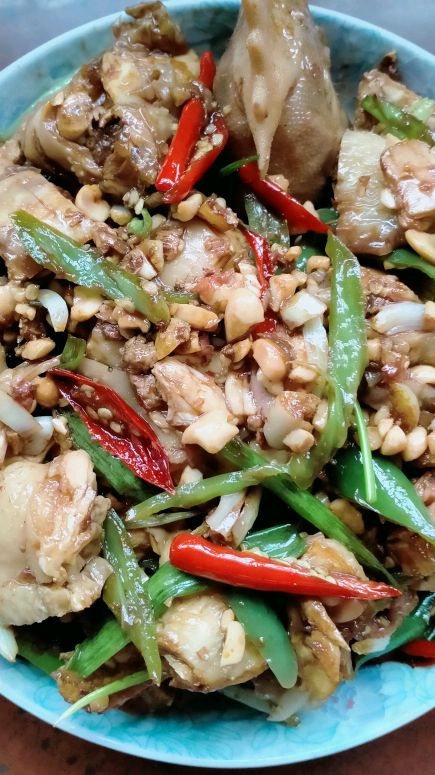 凉拌三黄鸡加它和它香味浓郁,肉质鲜嫩。口齿留香,回味无穷