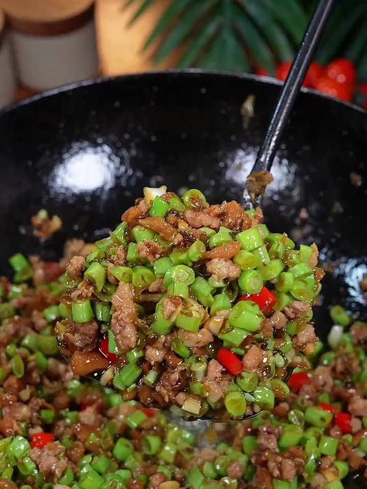 天热胃口，我都会做这个下饭菜外婆炒豆角