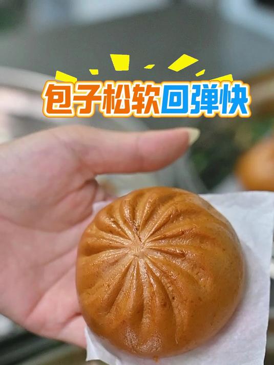 你没看错,这就是机器包子,仿手工包子机做好后三头蒸包炉蒸熟