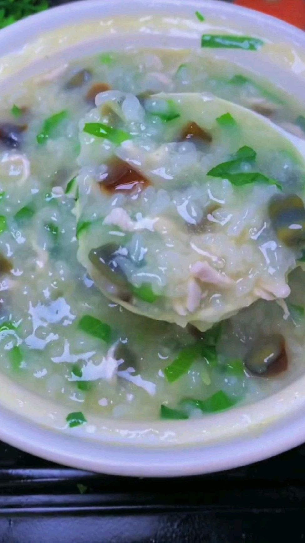 皮蛋瘦肉粥按照这个方法做,又香又浓稠,真的很好喝,你也试试吧