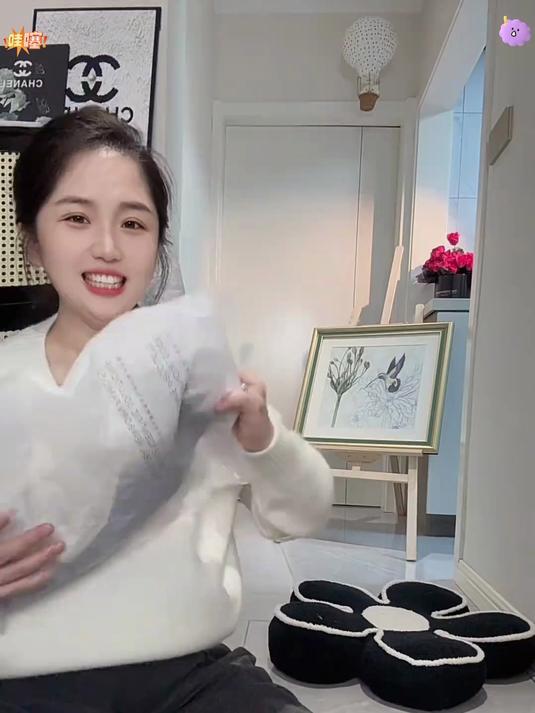 发育期少女有福啦!保暖美肤紧身衣,无痕带胸垫穿着超舒服!