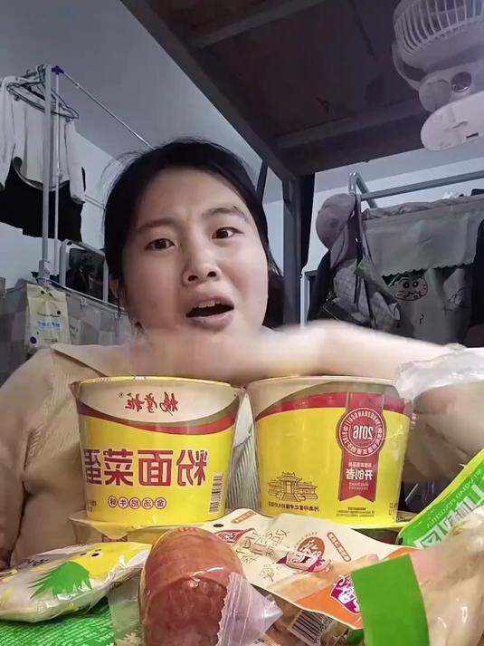 我吃点粉面菜蛋得了,当代大学生精神状态