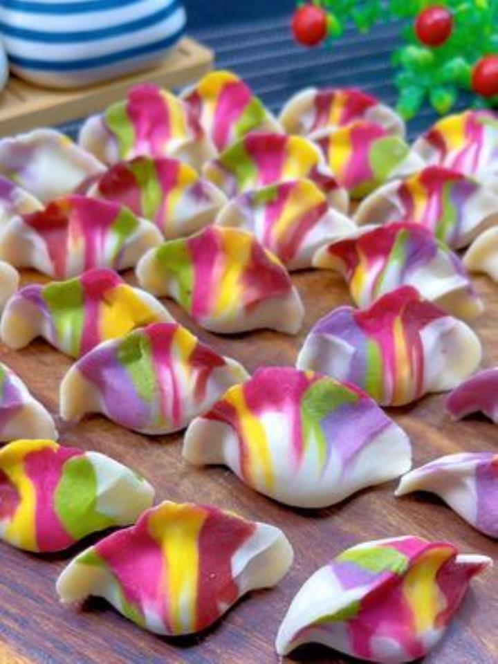 年夜饭上包上这个彩虹饺子,来年一定红红火火