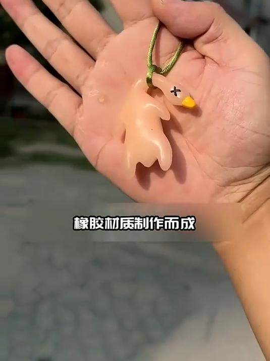 烤鸭挂件会“害羞”！遇热变红超呆萌，挂哪都亮眼