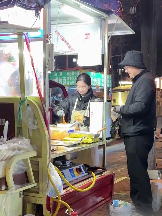 因为心中有梦，所以眼里有光，踮起脚尖就能接近阳光
