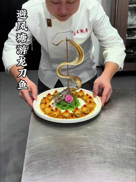 普通的带鱼也能做成吃不起的样子 造型独特 外酥里嫩 年年有鱼