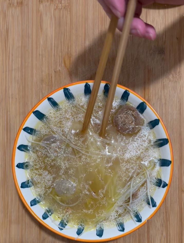 煮米粉是冷水下锅还是热水下锅,当然是热水下锅