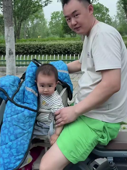 好久没带着孩子出来遛弯了！小土豆也太可爱了吧
