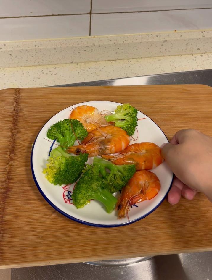 大虾冷水煮还是热水煮