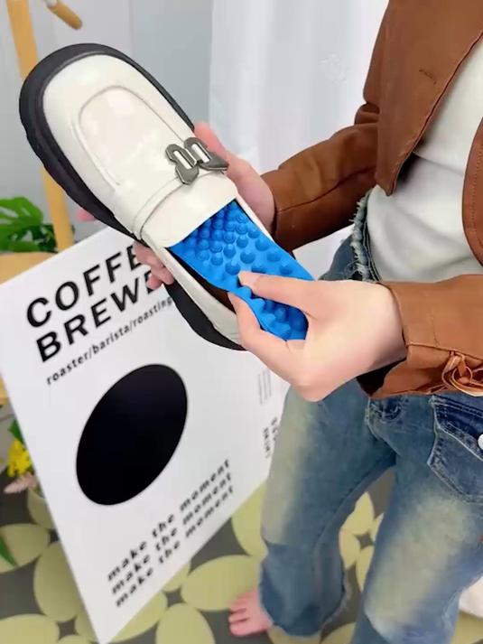 5D按摩鞋垫精准刺激脚底穴位以指压板与鹅卵石设计,模拟足疗体验