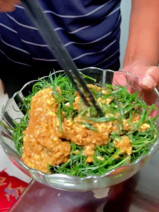 你吃过这种菜吗？它就是蓬蓬菜，又叫猪毛菜