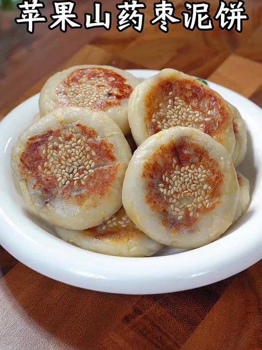 把山药搭配苹果和红枣做成好吃的早餐饼