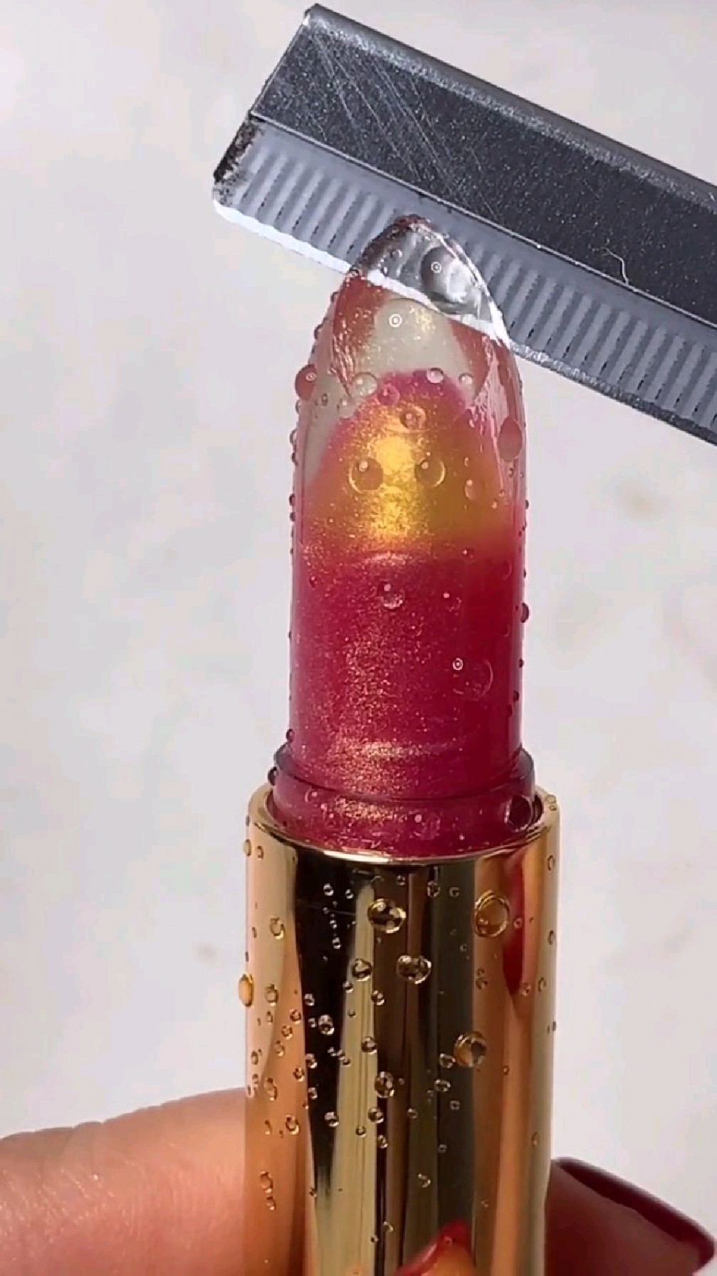 人鱼姬水晶口红切开