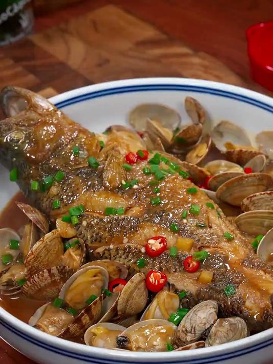 以后花甲买回家,你可以试试像我这样和鲈鱼一起烧