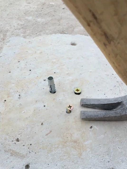 有了这个膨胀丝,墙上固定东西不怕松动脱落了