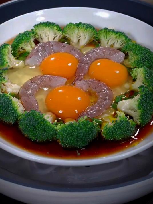 这是最近比较火的酱油蒸蛋做法