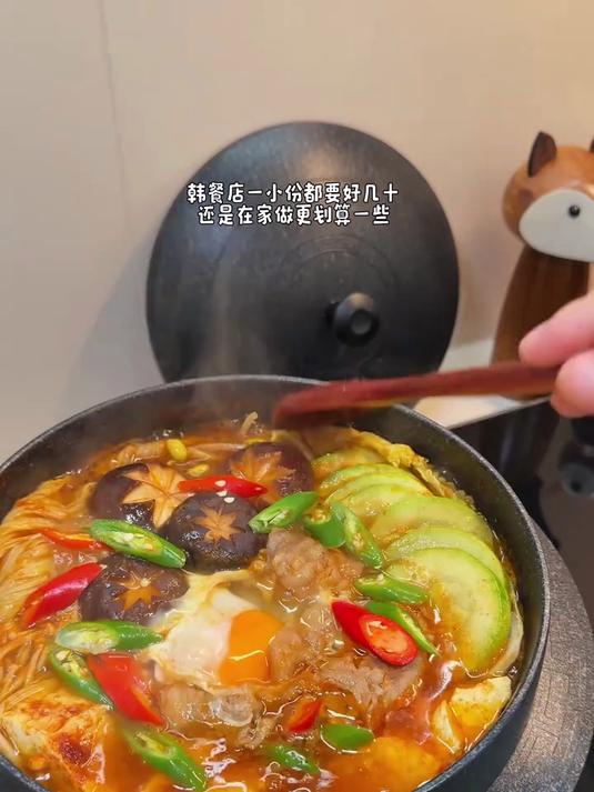 一周吃了三次的泡菜肥牛豆腐汤,暖乎乎的酸酸辣辣的巨好喝