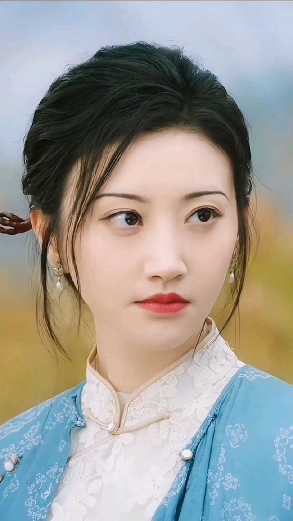 景甜的旗袍造型真的好像画里走出来的一样